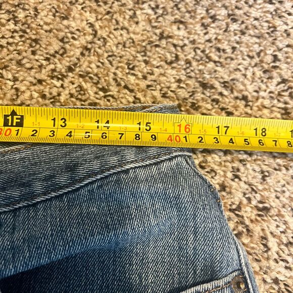 Calvin Klein Vintage High-Waisted Denim Cut-Off Shorts Light Wash‎ Size 33 - Picture 3 of 5